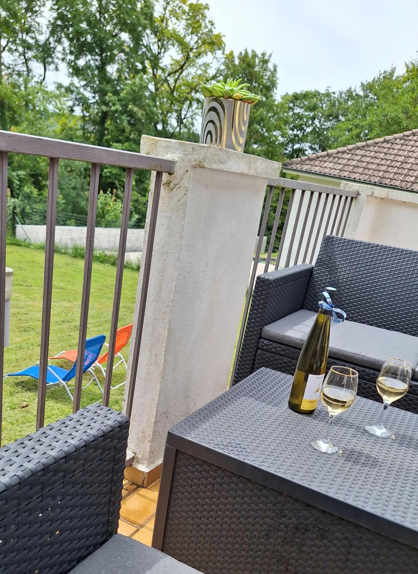 Agreable Maison Avec Jardin A Joinville Exterior photo